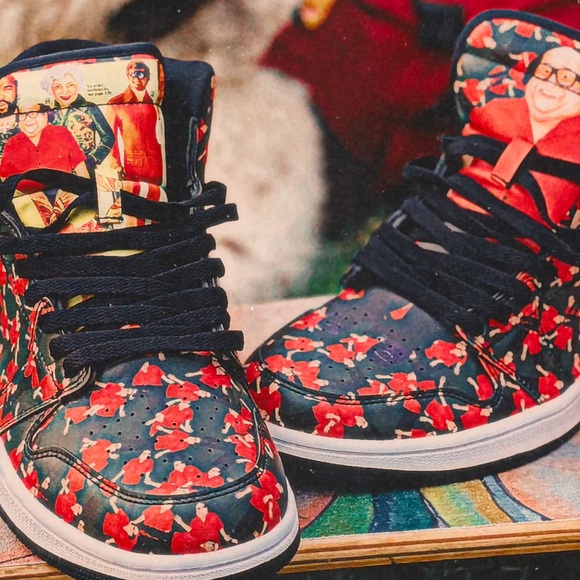 Air DeVitos AKA Danny Dunks - Red & Black Frank Reynolds Always Sunny Sneakers - Picture 4 of 7